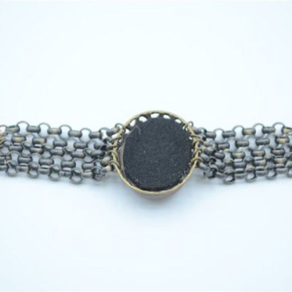 Bracelet with Natural Red Moss Agate Stone, 5 Chain Links and Toggle Closure. - Picture 4 of 6